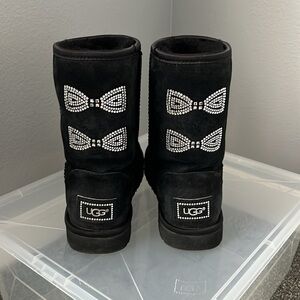 UGG Black Classic Short Swarovski Crystal Bow GUC 7